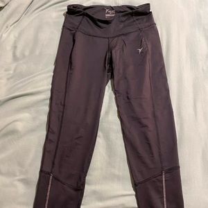 Old navy size small 3/4 length workout leggings